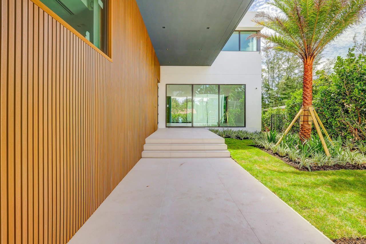 4585 Nautilus Dr