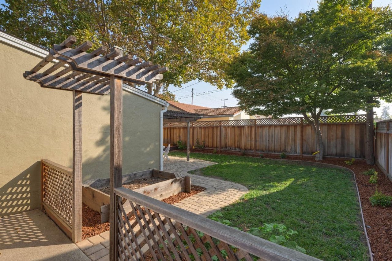 1093 Sunlite Dr