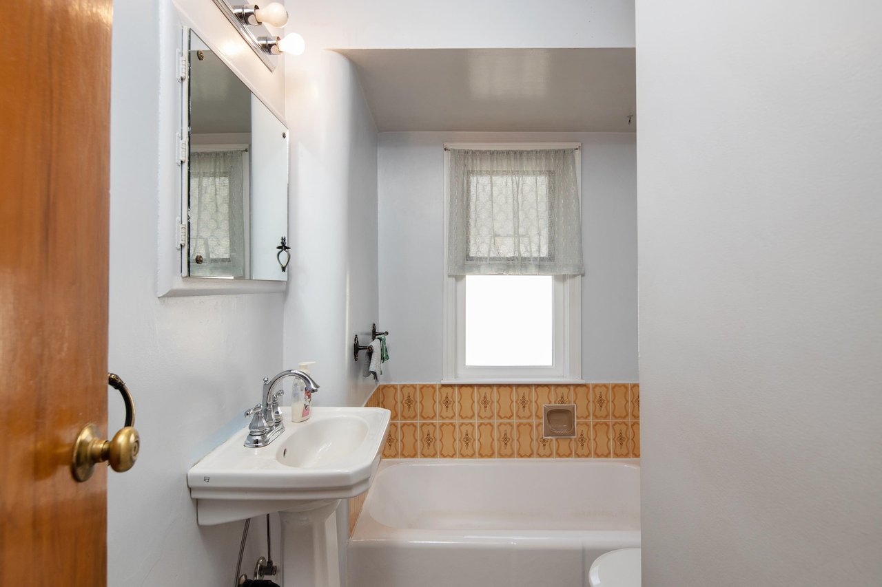 158 E 42nd Ave