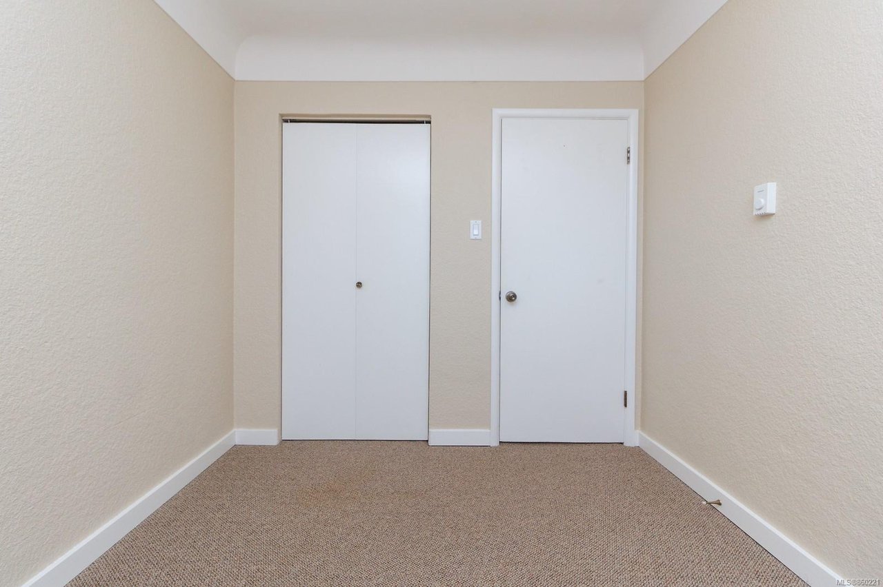 872 Old Esquimalt Rd