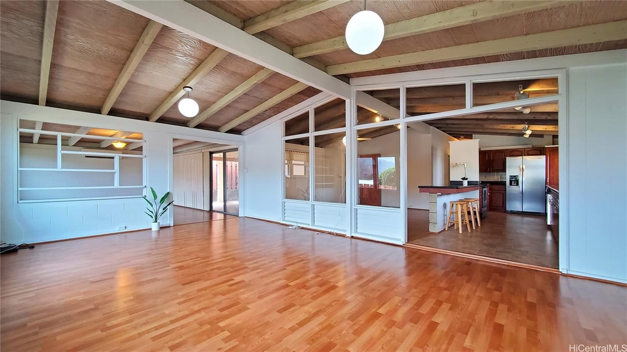606 Kapaia St