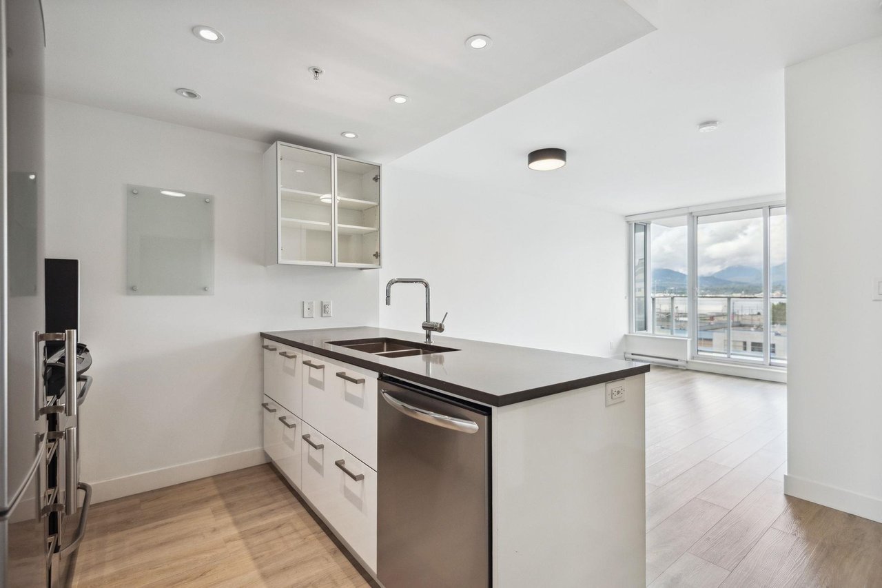 553-955 E Hastings St