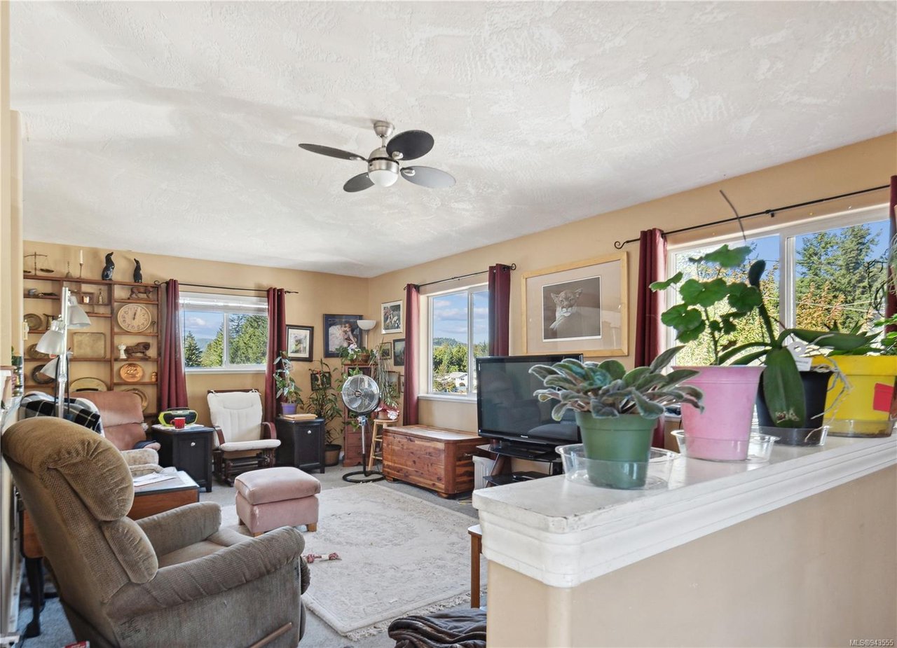 305 Lake Park Rd, Lake Cowichan