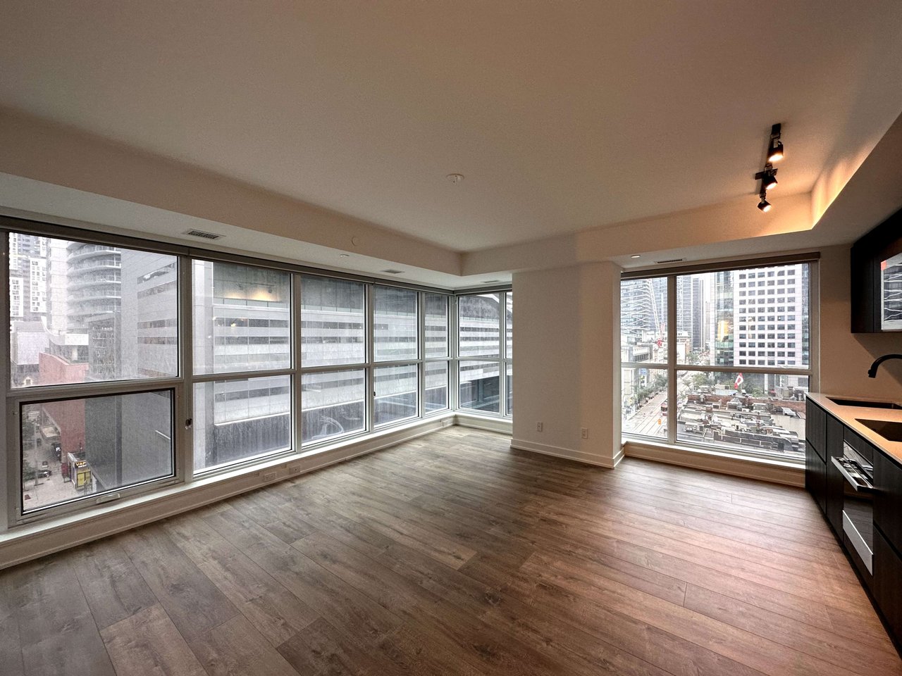 327 King St W, Unit 707