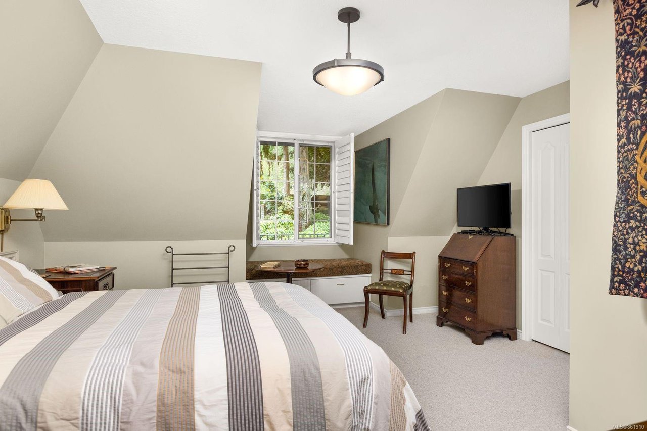 4349 Kingscote Rd, Cobble Hill