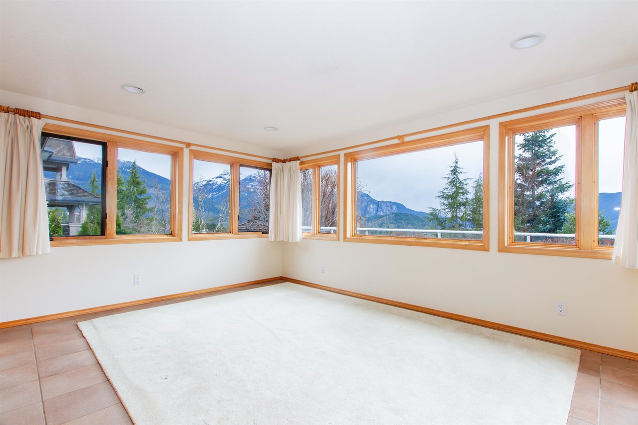 1021 Glacier View Dr