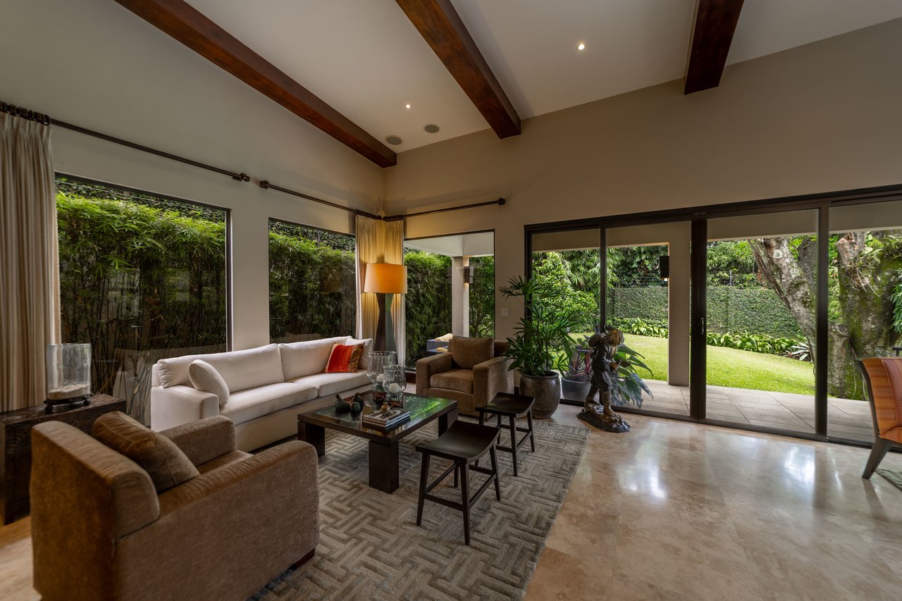 City Family Home, Escazu, San Jose