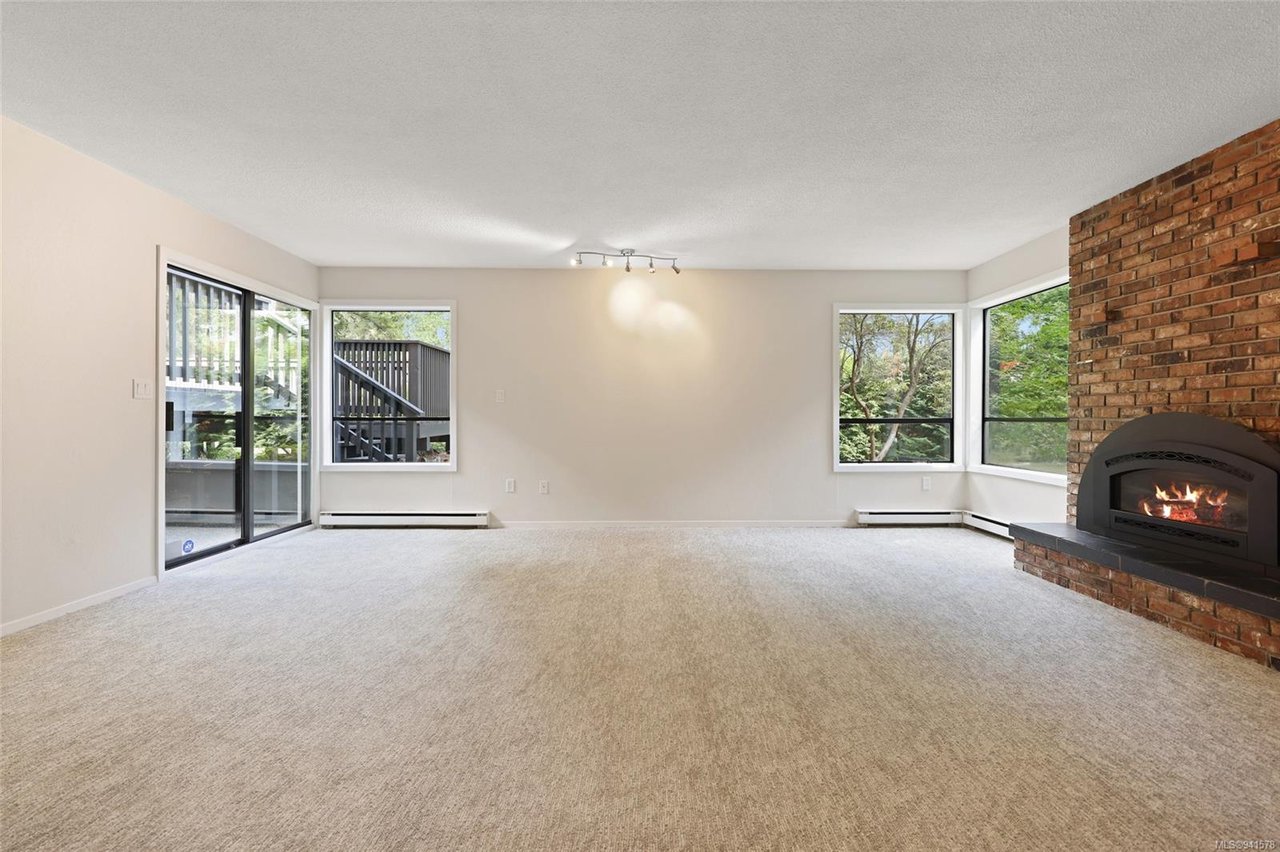 4527 Emily Carr Dr