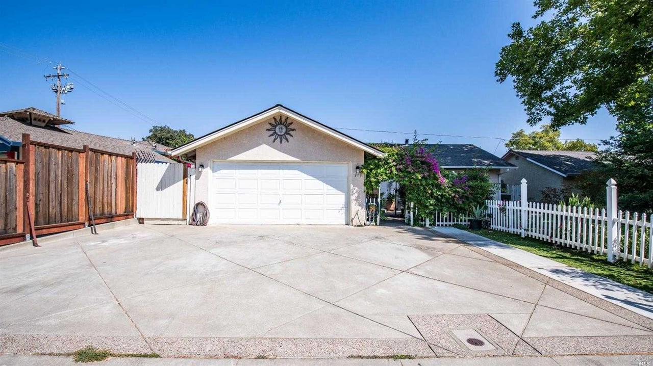 484 Buckeye St