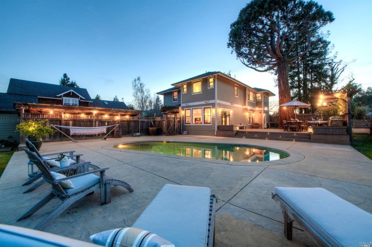 820 Eucalyptus Ave