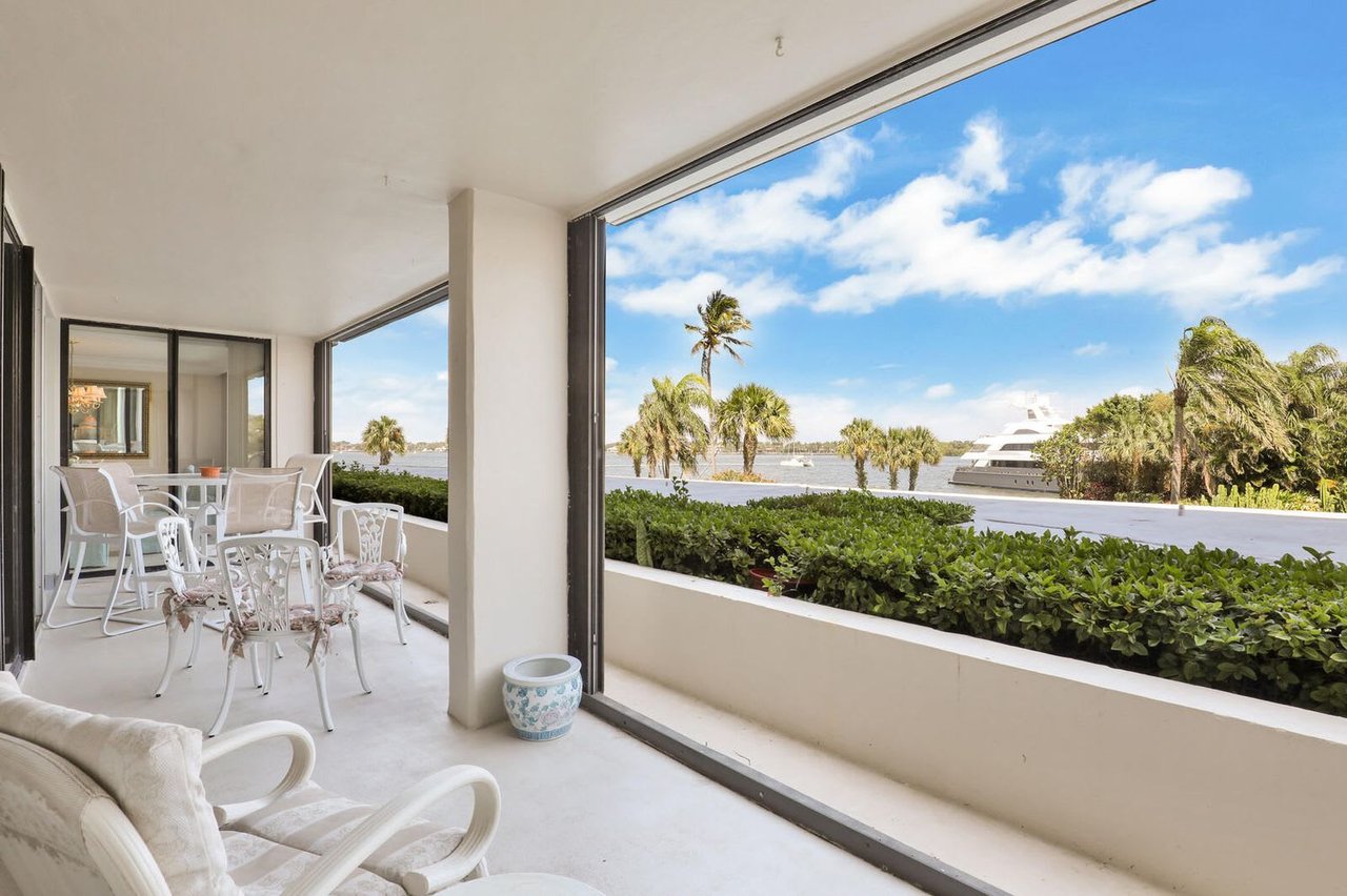 122 Lakeshore Drive #2320