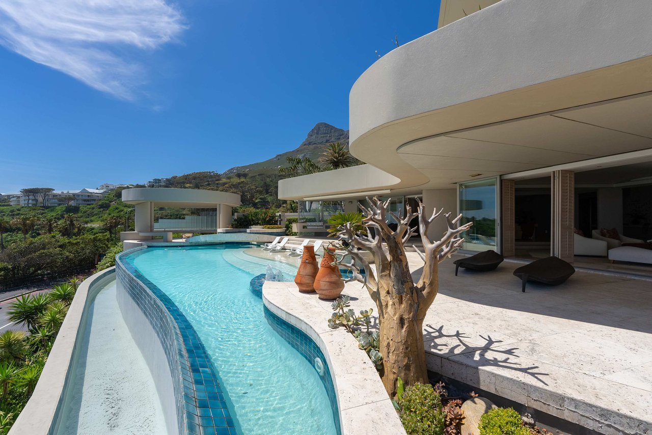 A Stefan Antoni Development at Camps Bay