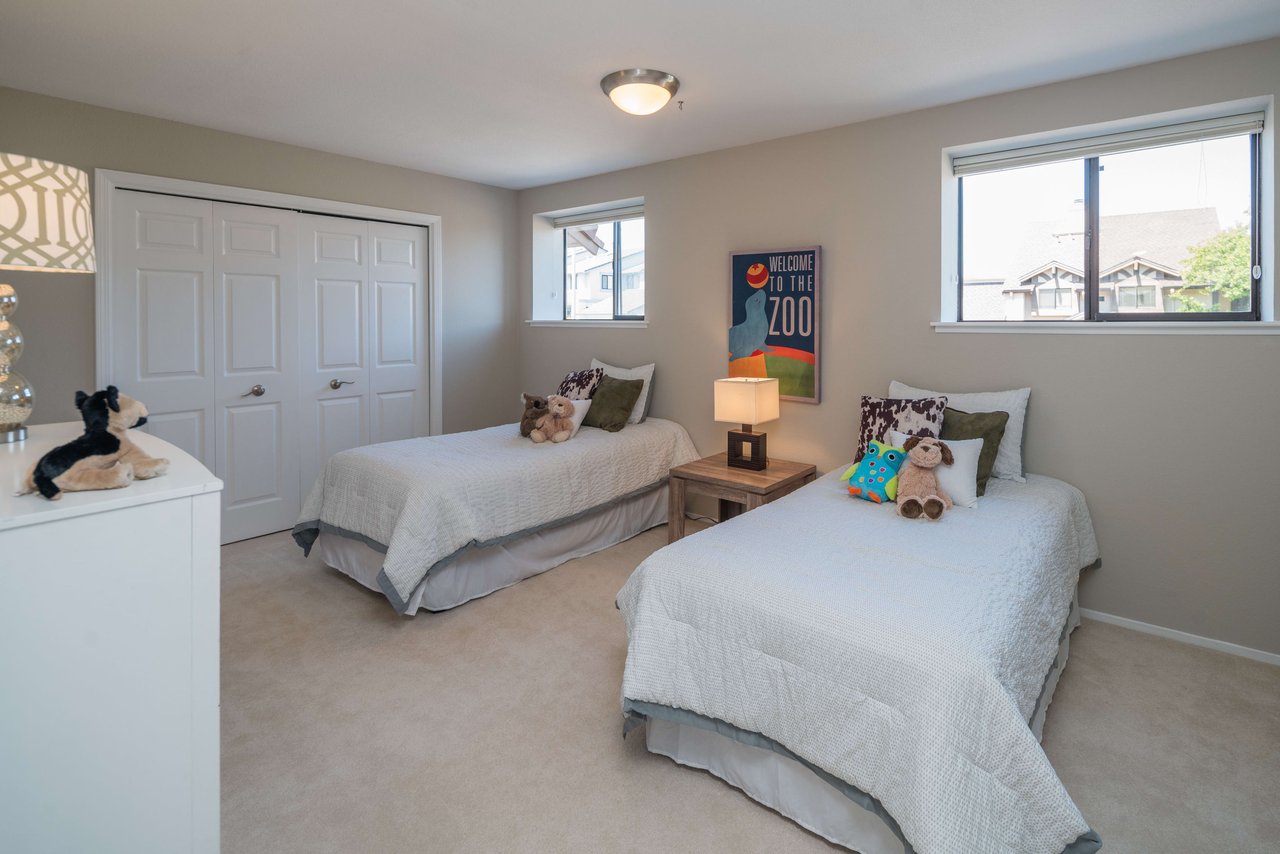 1661 Sugarloaf Dr