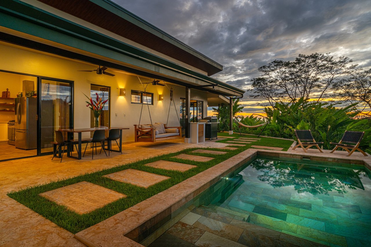 Contemporary Home and Guest House, Ojochal, Puntarenas