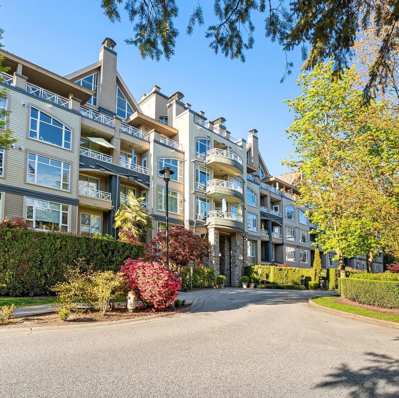 309-3600 Windcrest Drive, North Vancouver