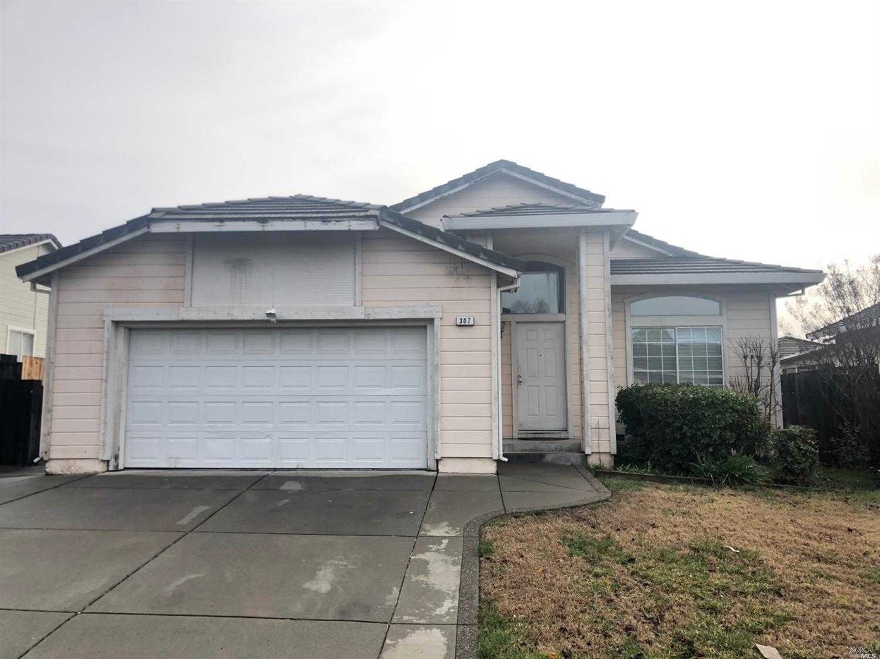307 Alpine St