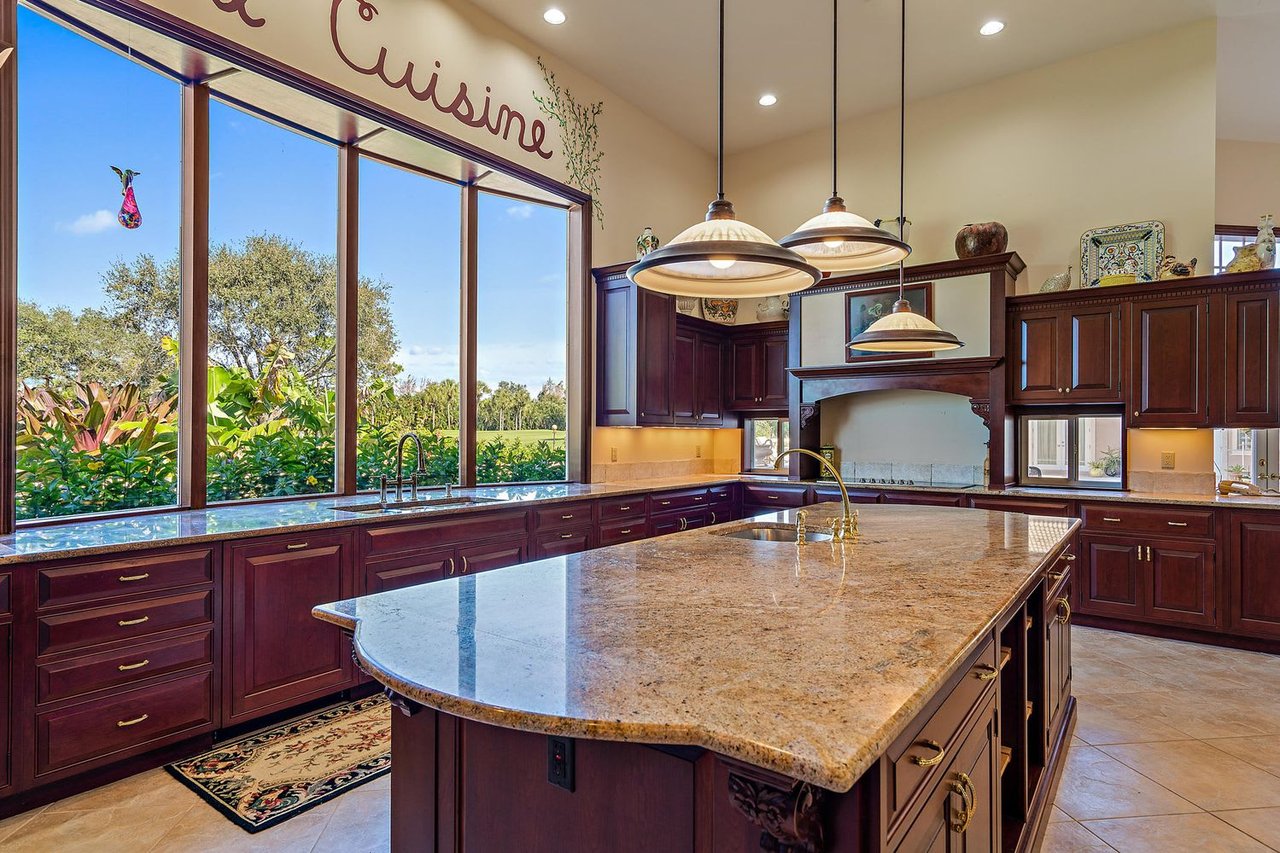 1645 SW Thornberry Cir