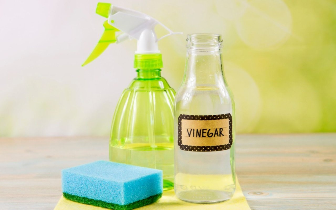 10 Household Cleaning Tricks Using Vinegar