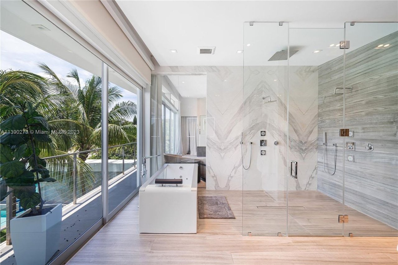 Hibiscus Island property image