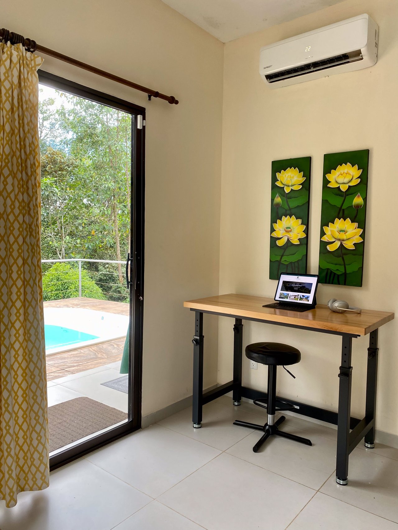  Affordable & Charming 1 bedroom Villa with Pool in gated community, immersed in the rainforest close to Quepos  