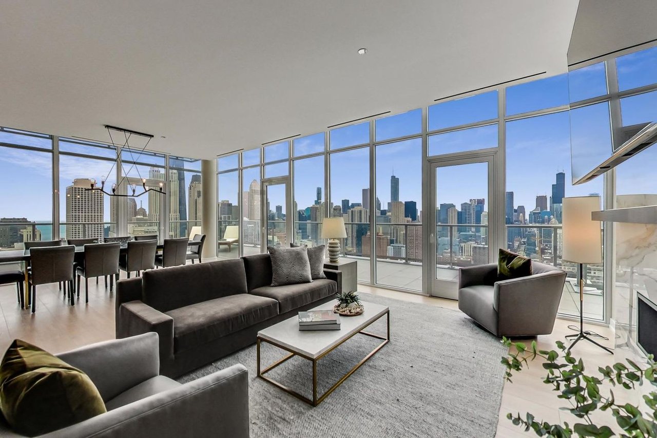 202 West Hill Street, Unit: 3803