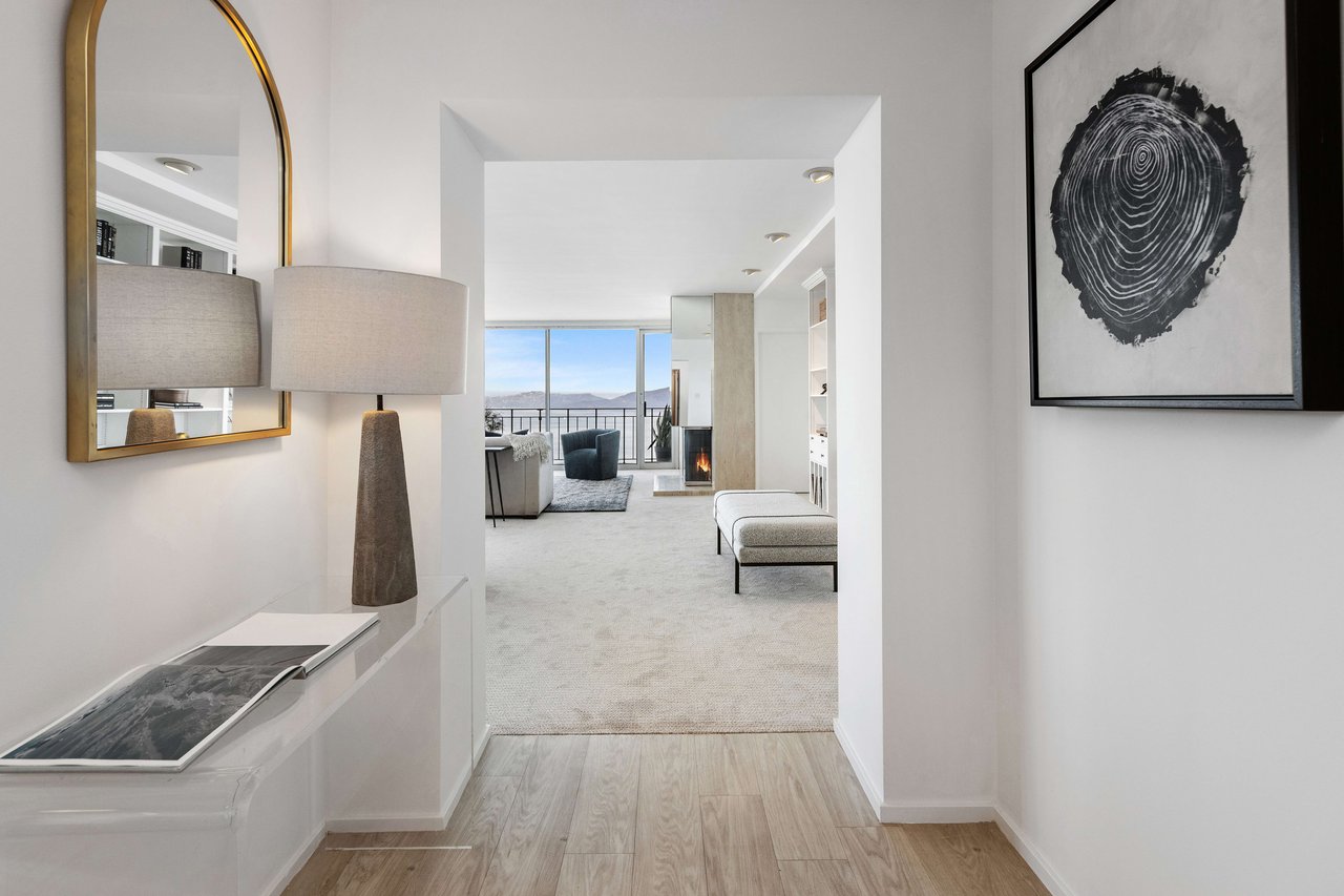 Three Bedroom Apartment With Golden Gate View