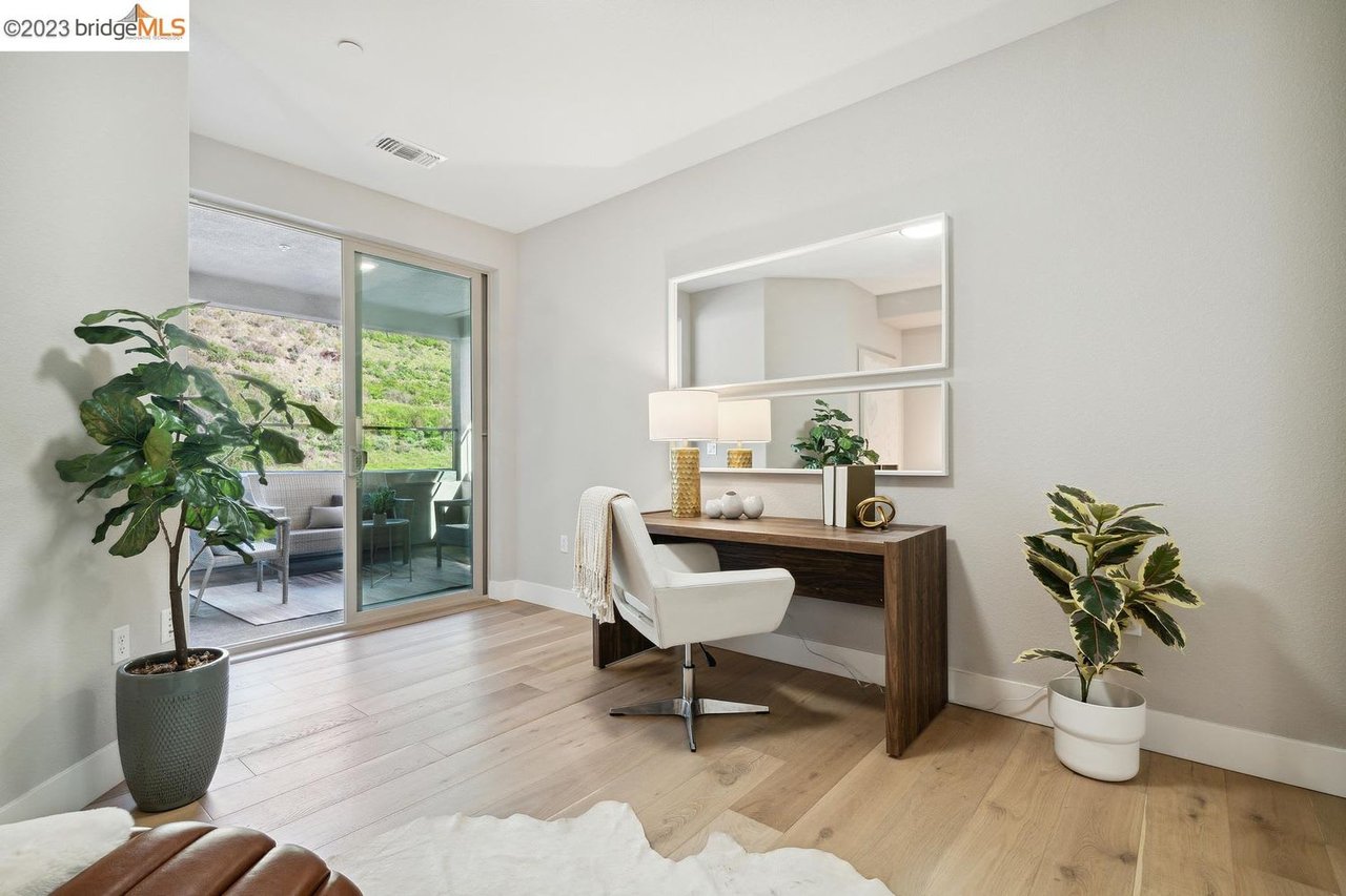 6743 Skyview Dr, Oakland, CA 94605