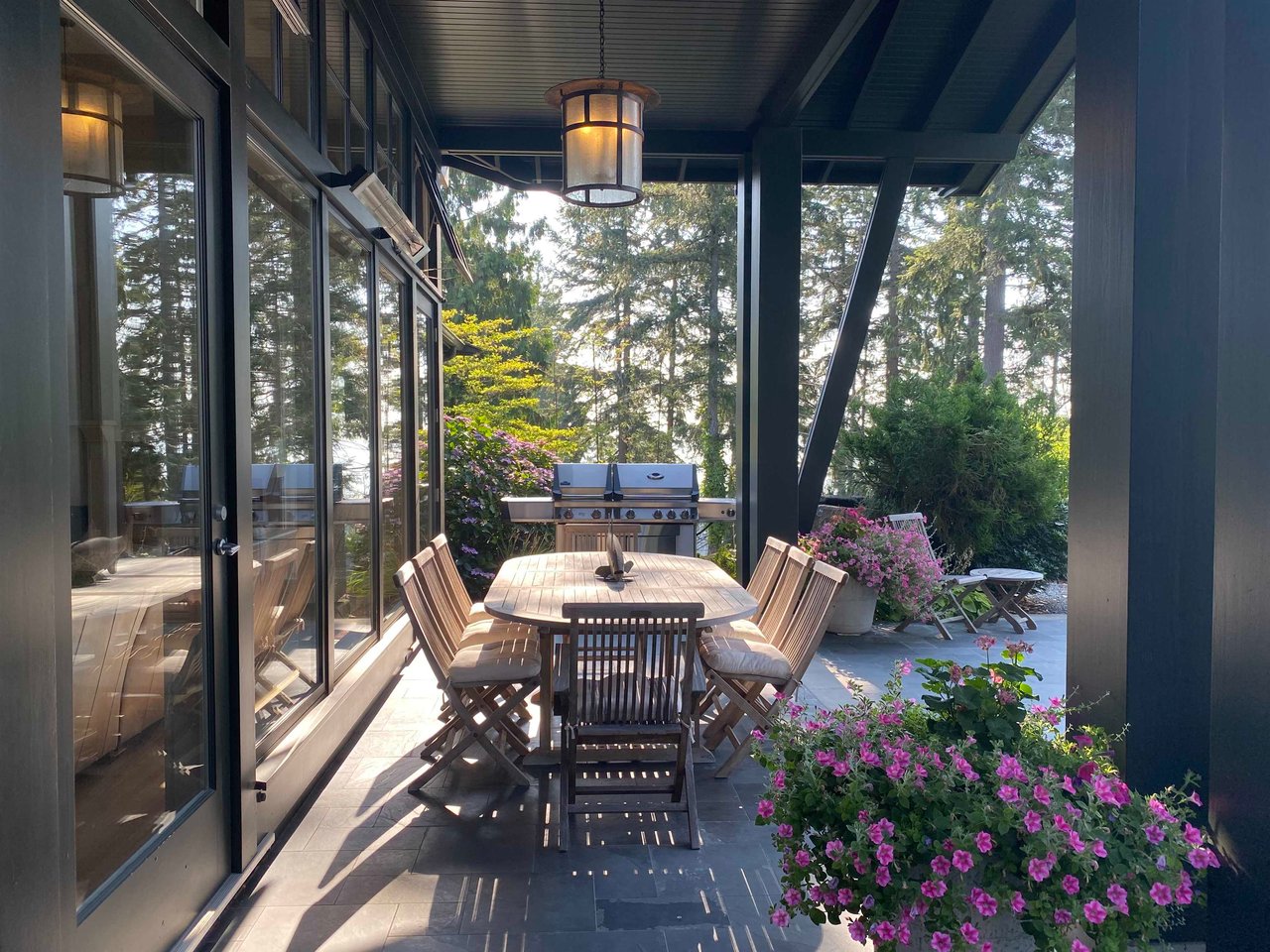 4528 Caulfeild Lane