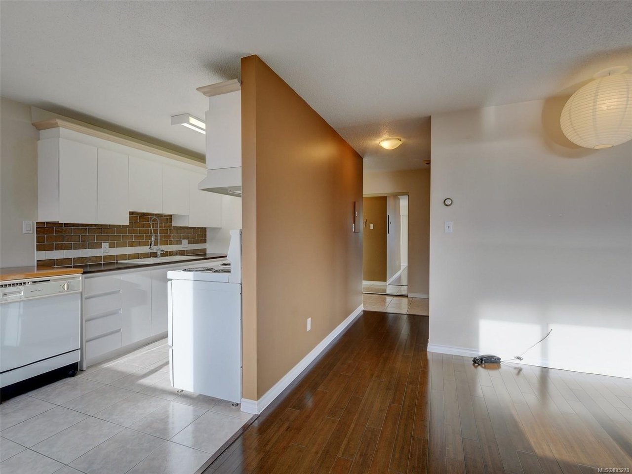 302-929 Esquimalt Rd, Esquimalt