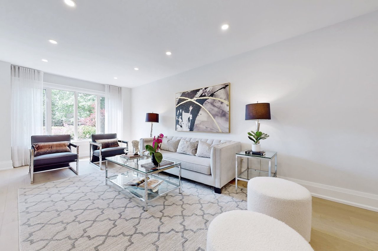 8 Trafalgar Square