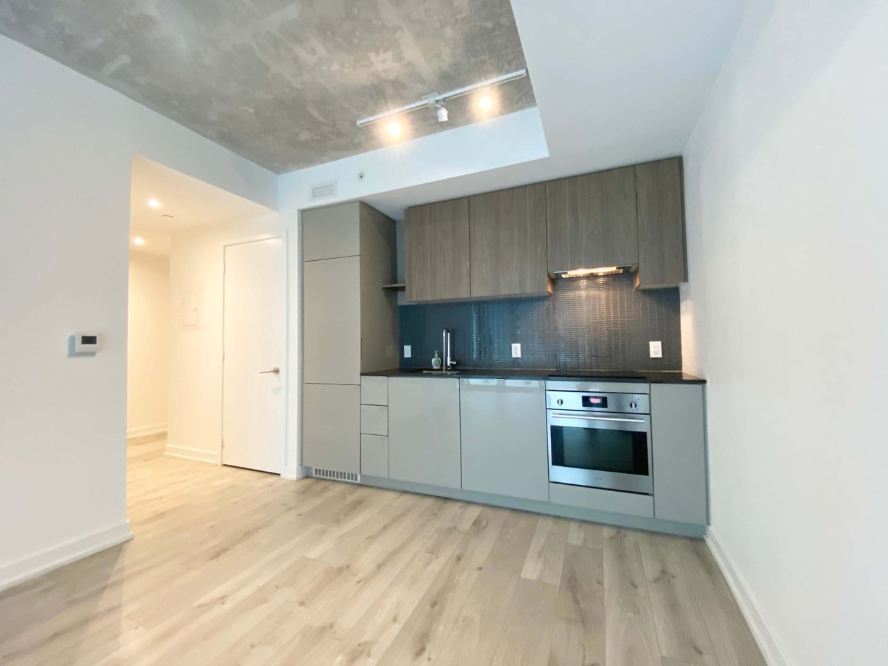 161 Roehampton Ave, Unit 532