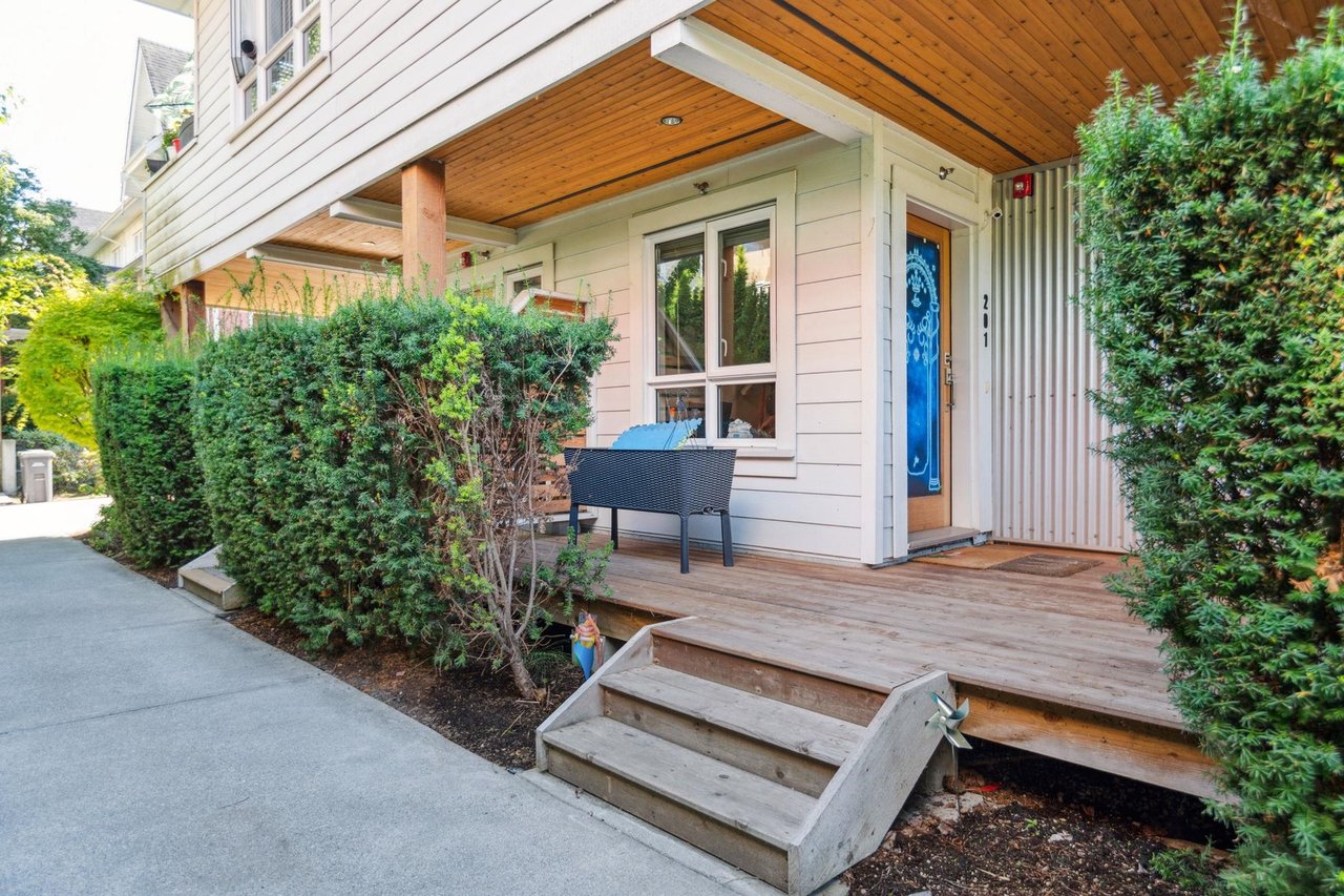 201-260 Ewen Ave
