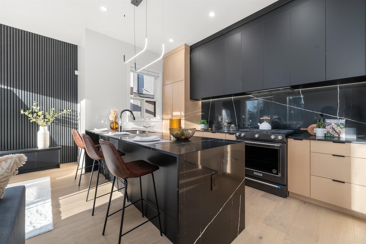 1-3559 Haida Dr