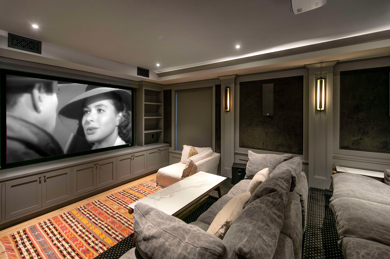 2333 Mandeville Canyon Rd