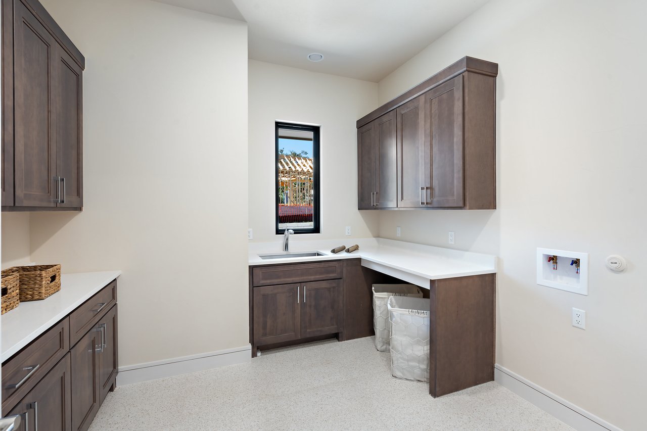 Bee Caves Single Story with Air Conditioned 2nd 2-Car Garage/ADU