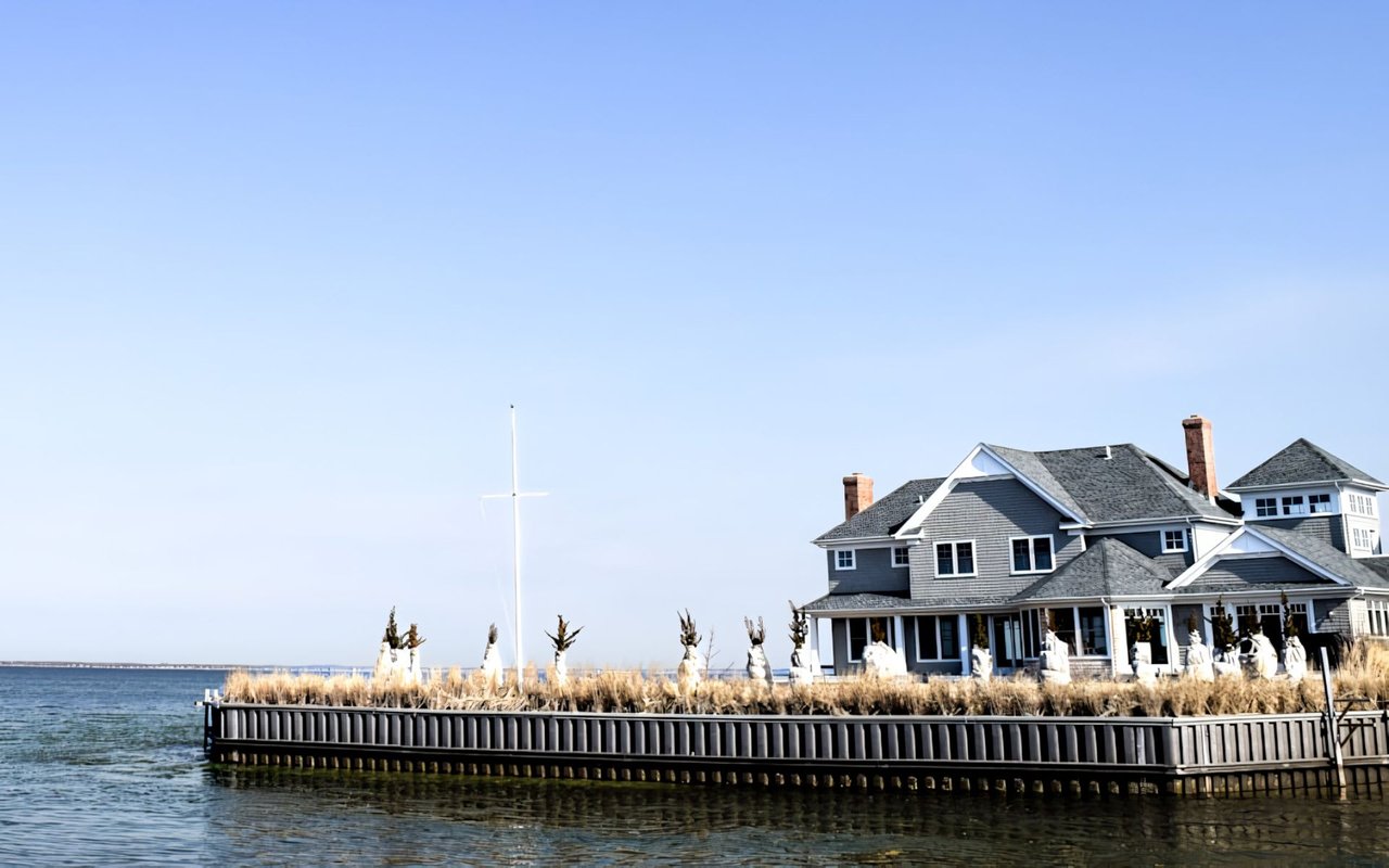 Adapting to Change: How The Hamptons Real Estate Agents Navigate Market Shifts