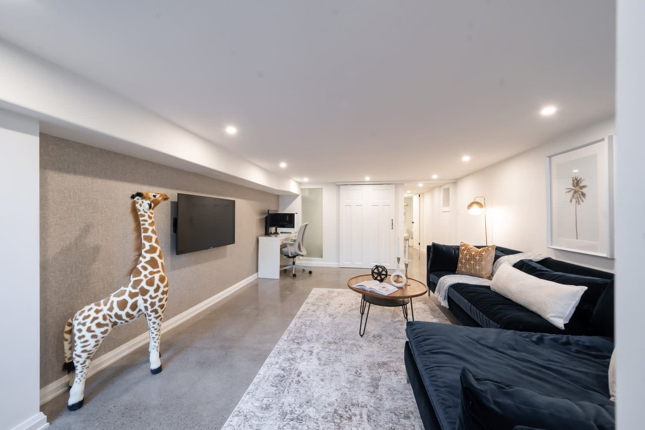 38 Richard Ave 