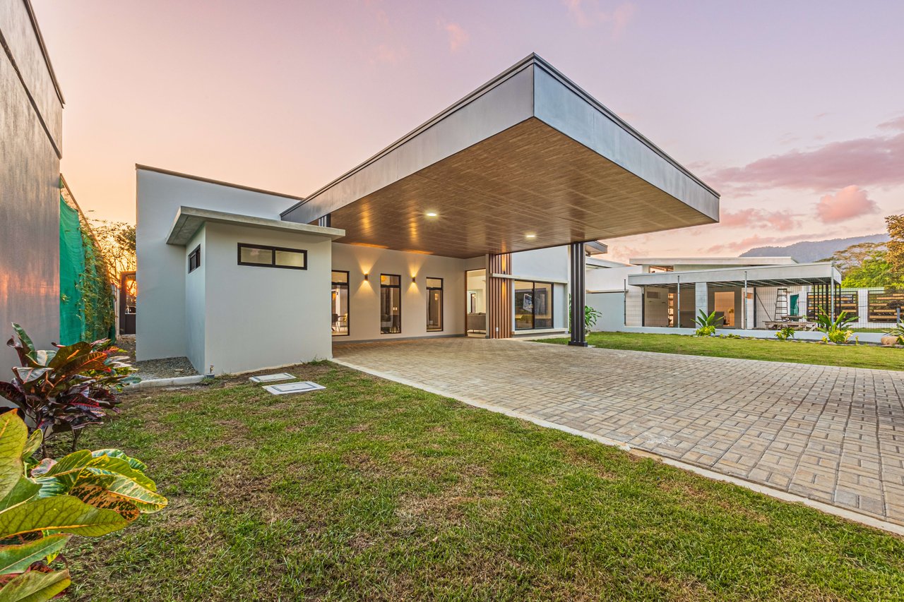 Casa Morfa: Brand New Home in Uvita's Premier Neighborhood