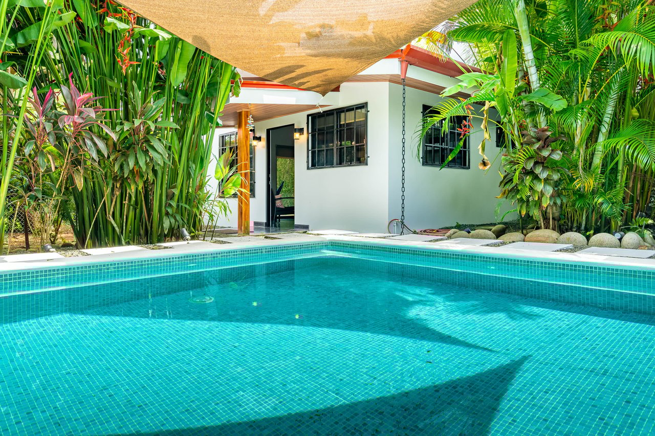 Uvita Garden Villa and Casita, 4 Bedrooms Total, Walking Distance To All