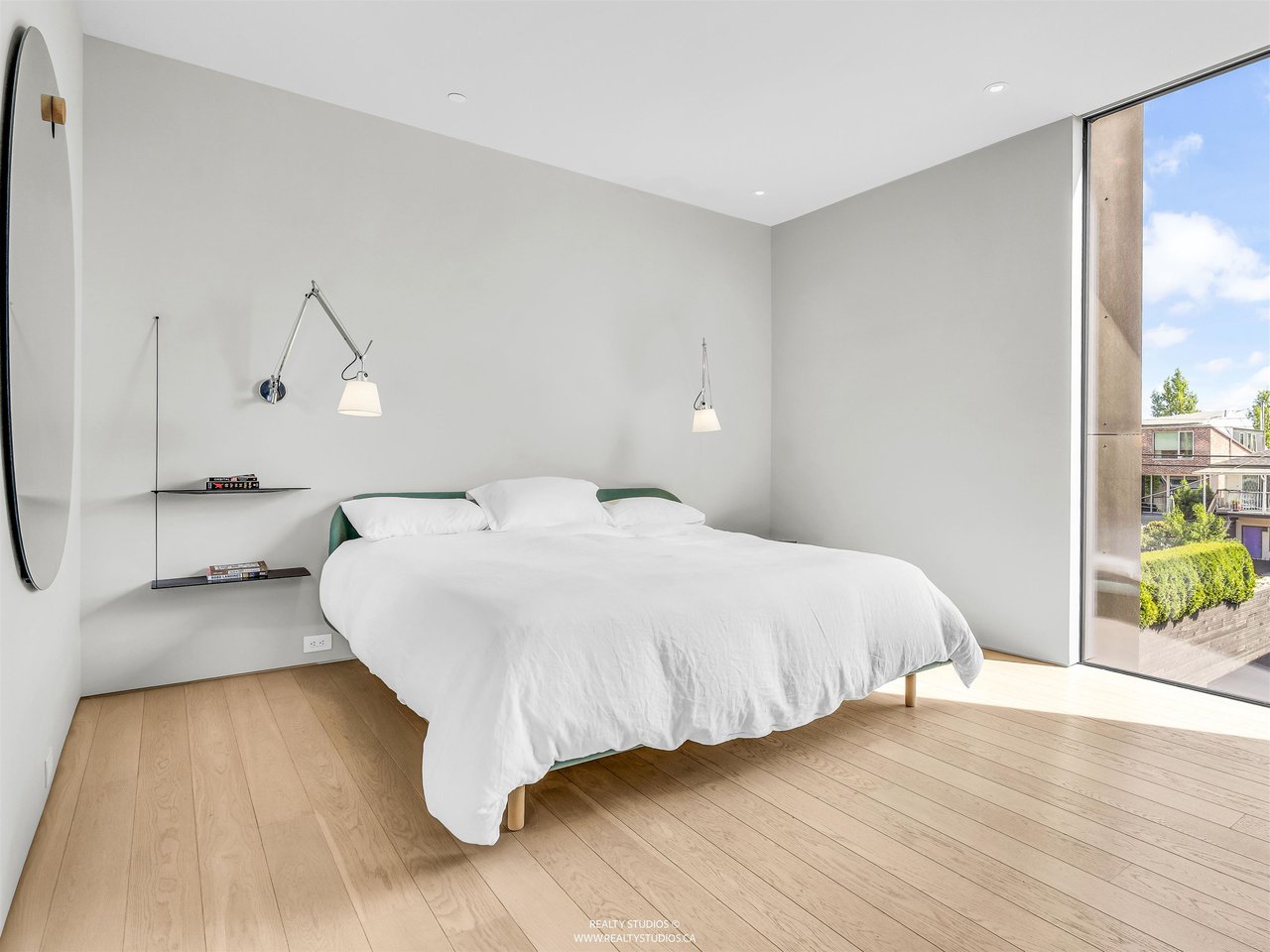 366 W 22nd Ave