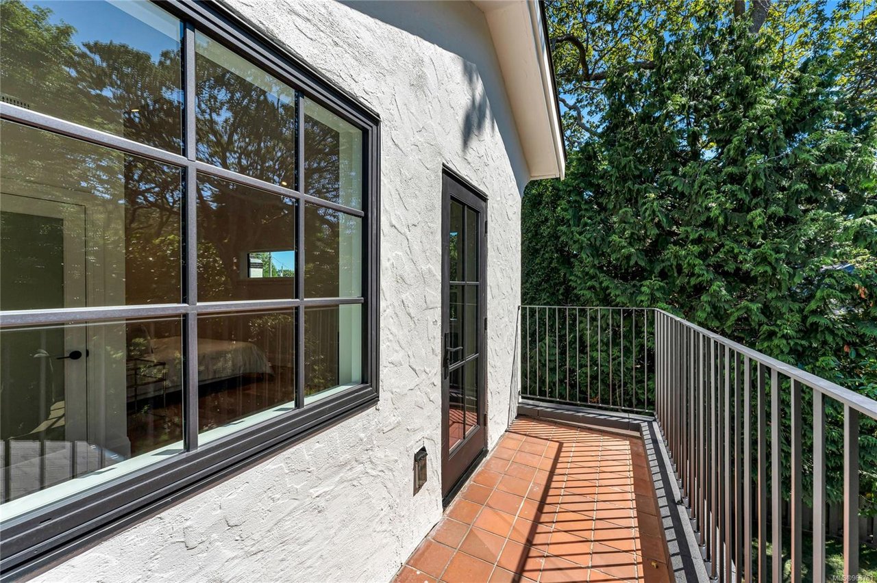 736 Falkland Rd, Oak Bay