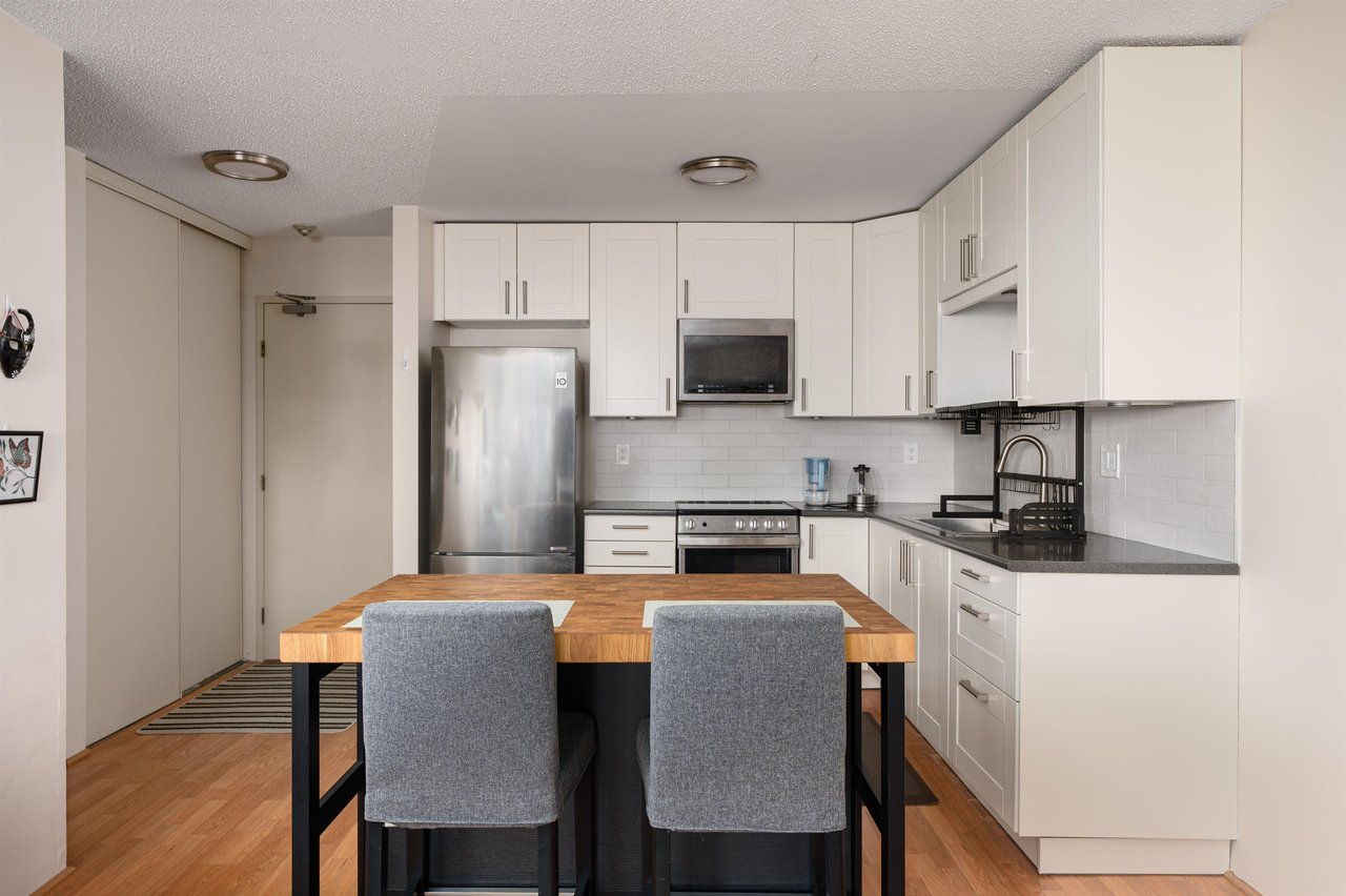 207-1122 King Albert Ave