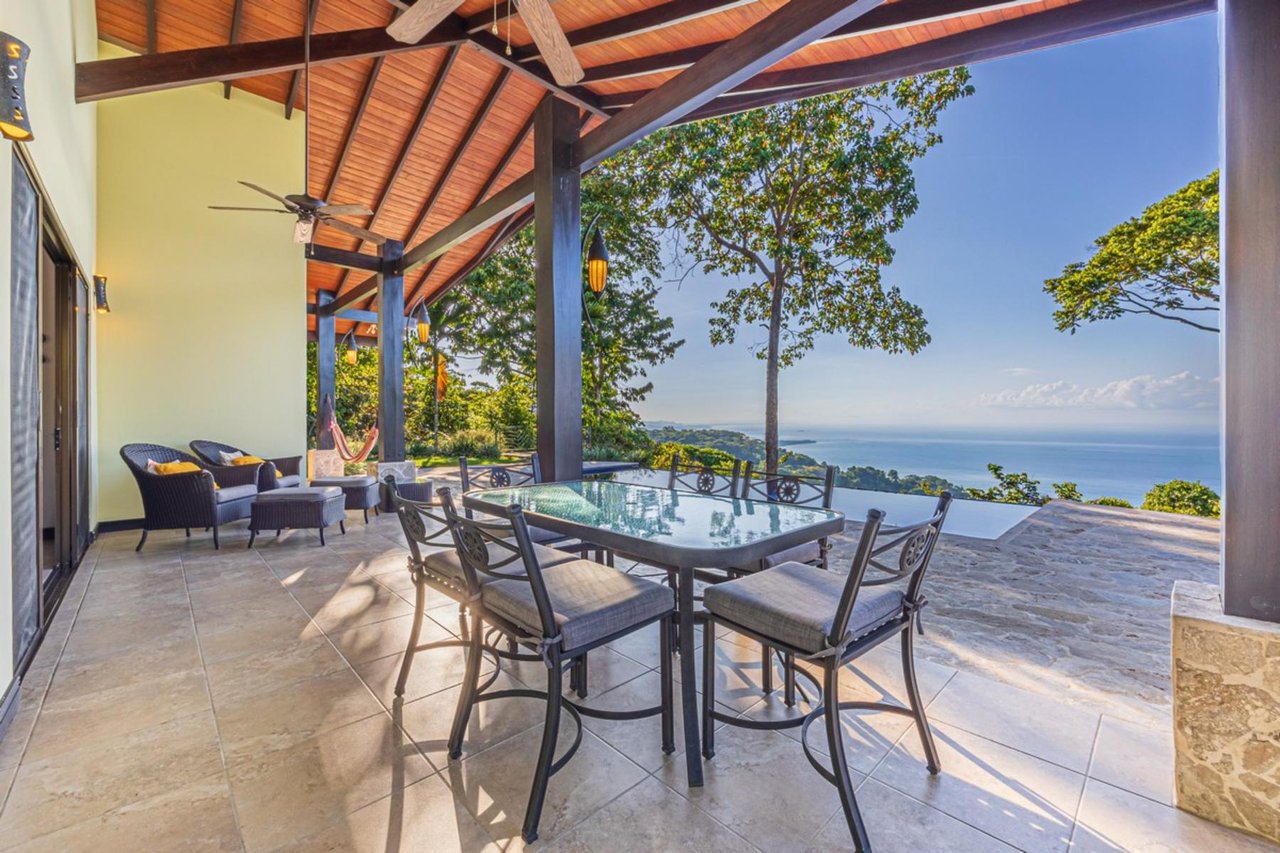 Whale Tail View Home, Dominical, Puntarenas