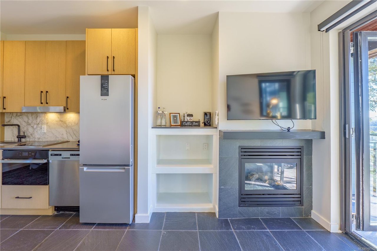 1402-596 Marine Dr