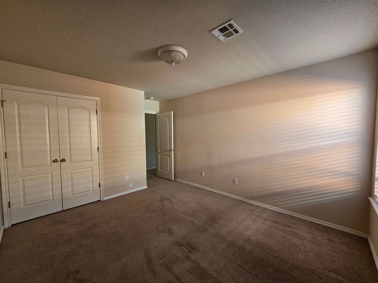 $500 toward first month's rent if leased by October! 1240 Kingston Road