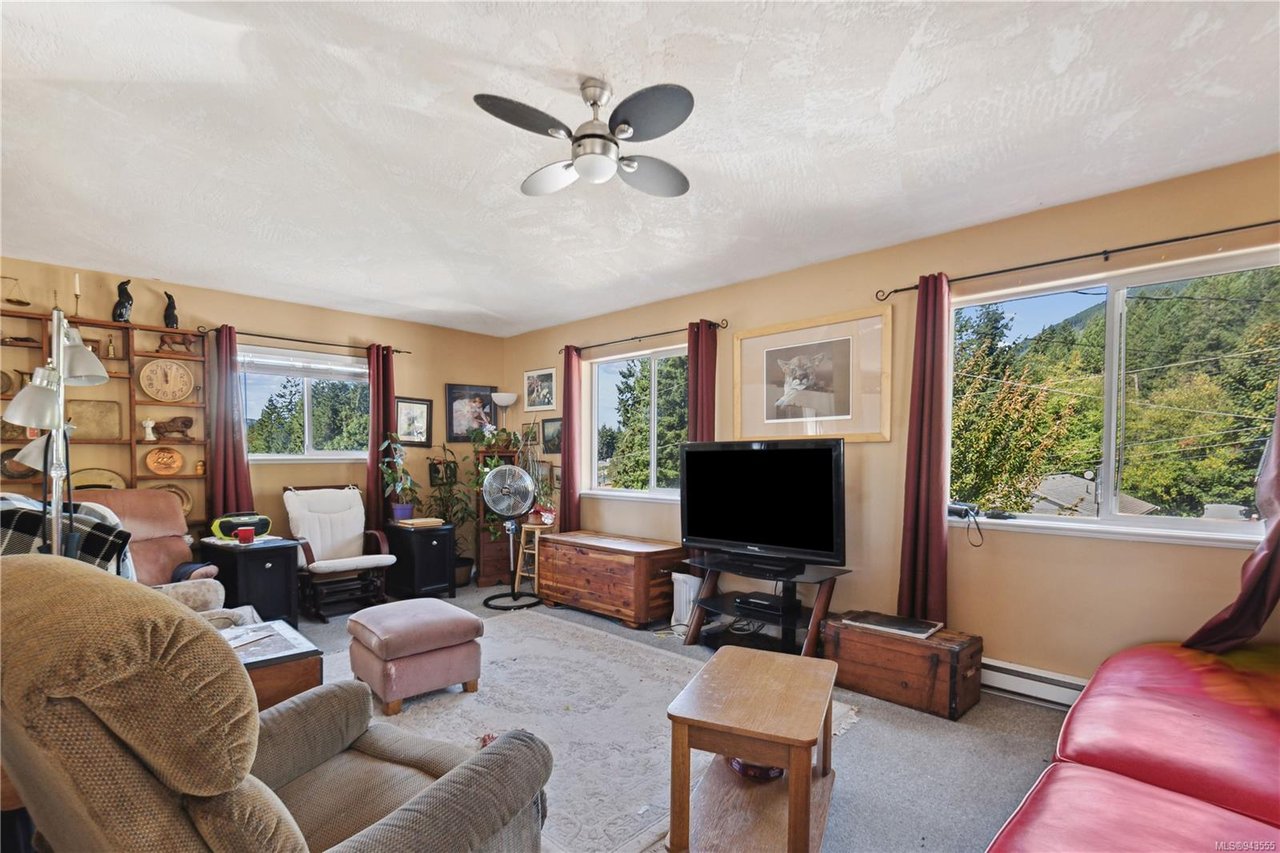 305 Lake Park Rd, Lake Cowichan