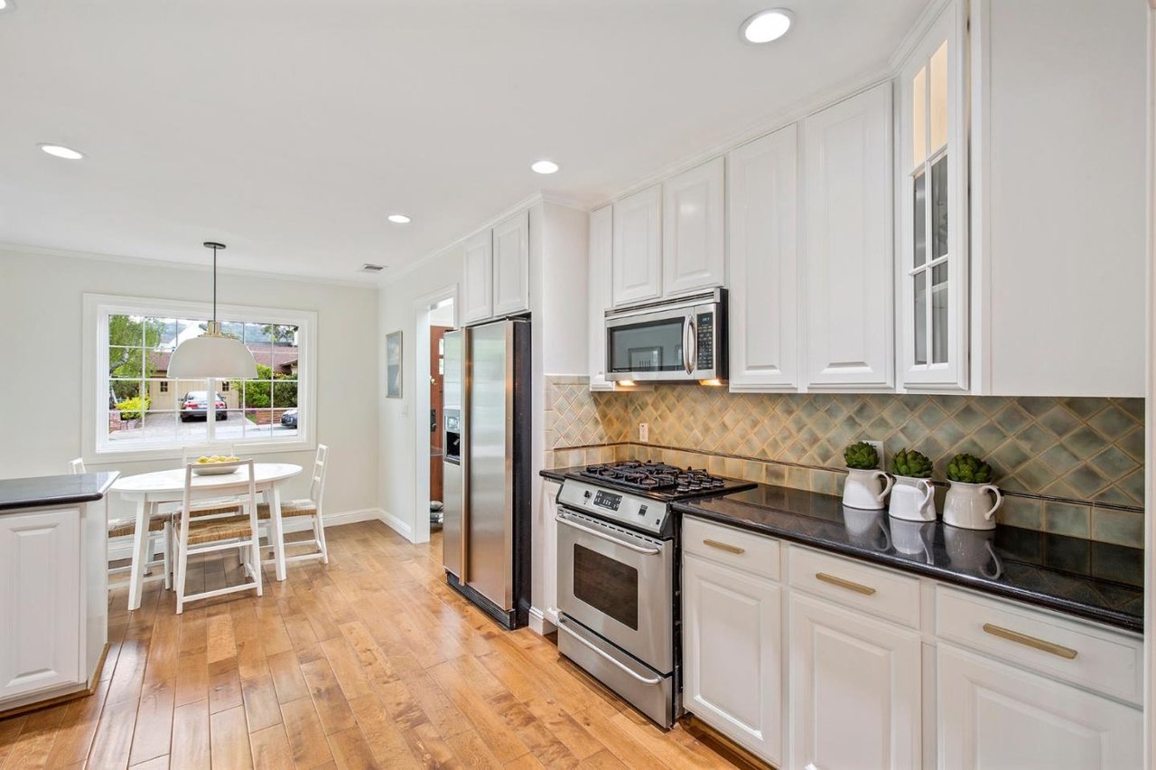 1329 Cordilleras Ave