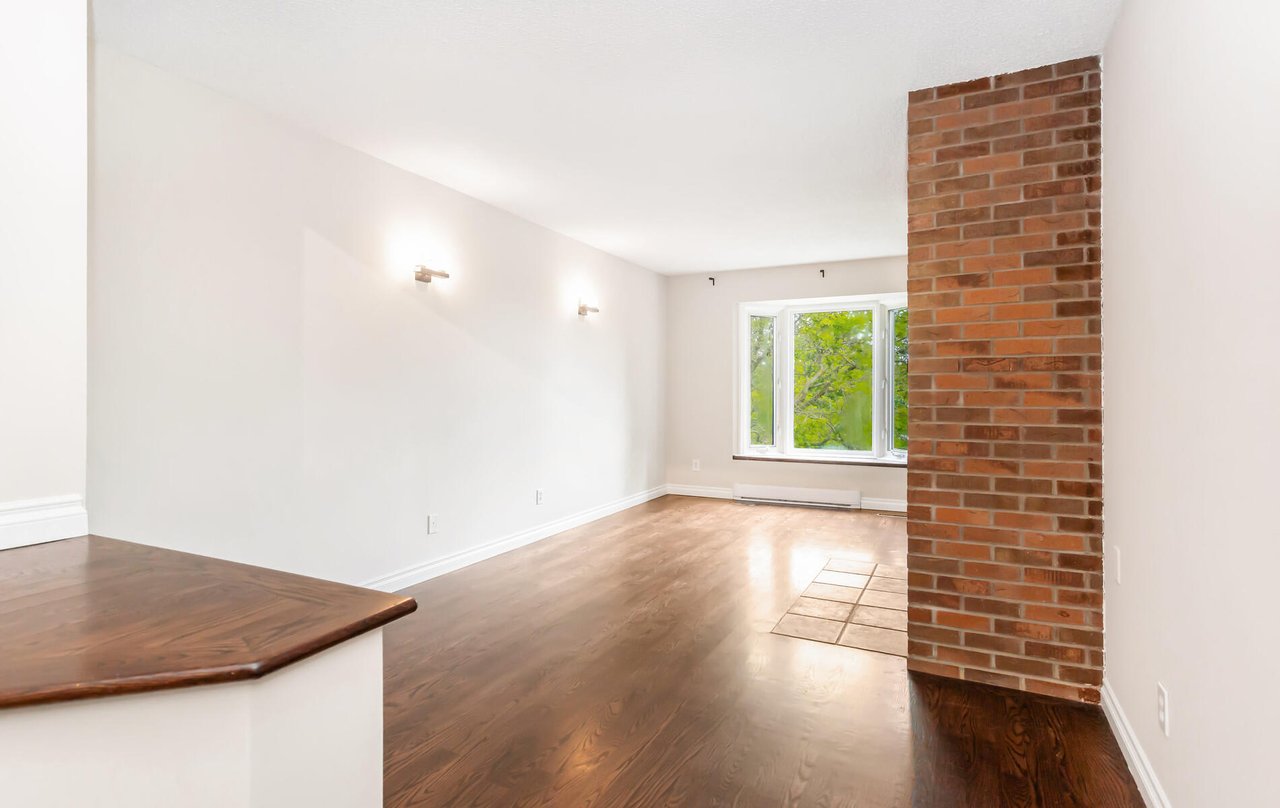 1308 Valerie Cres
