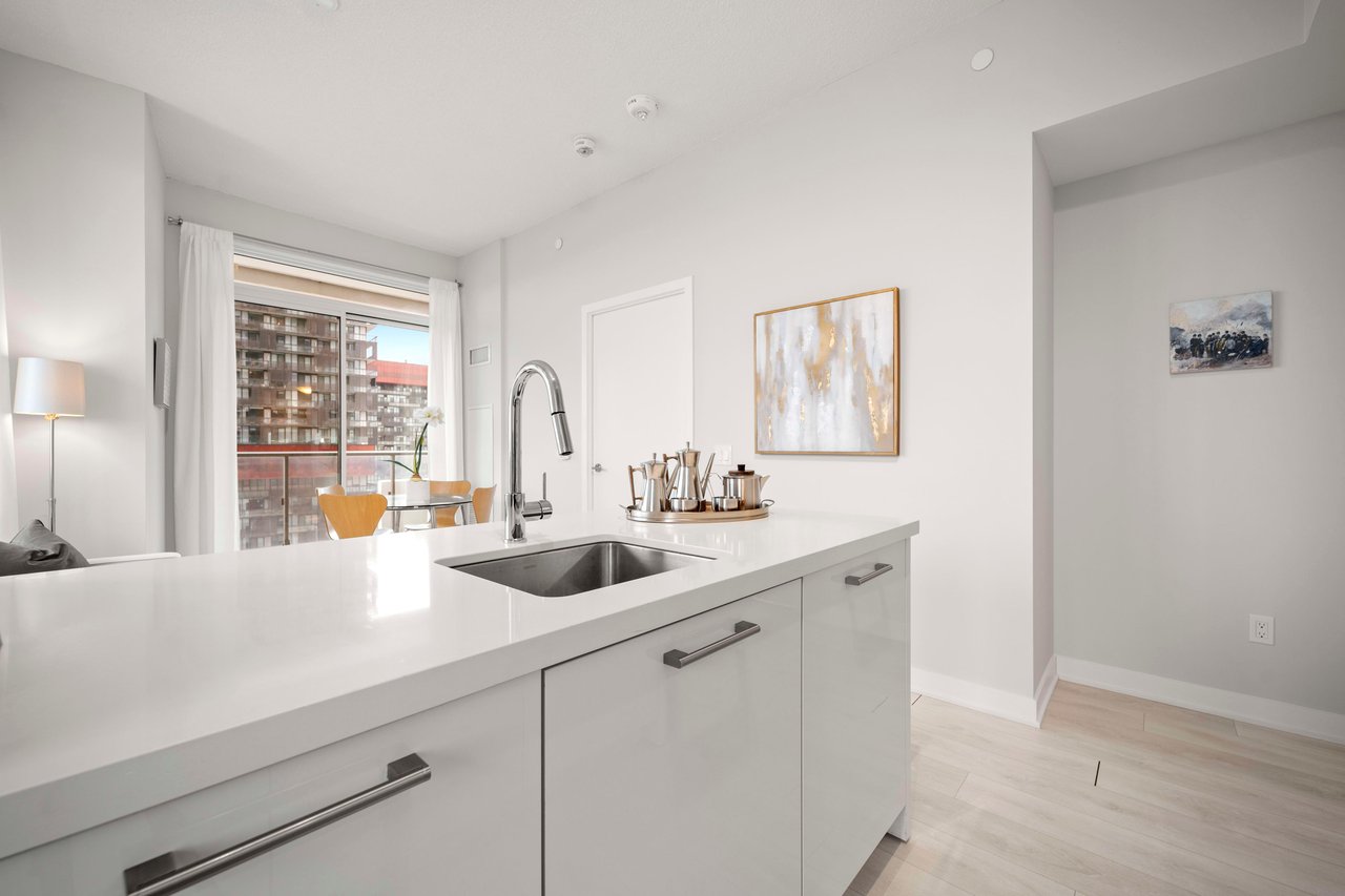 2221 Yonge Street Suite 2909