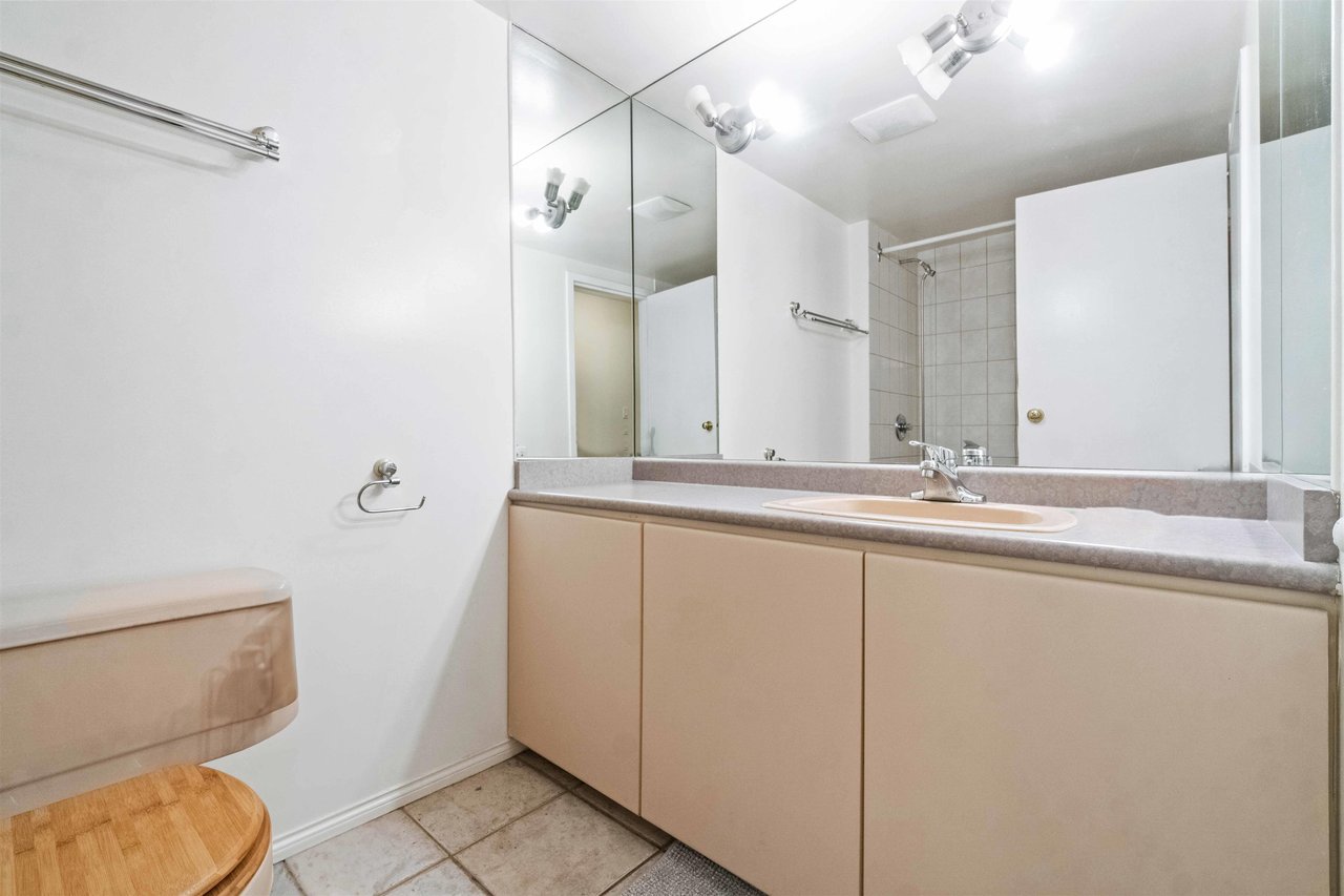 310-2255 W 8th Ave